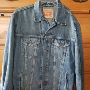 Levi Trucker Jacket